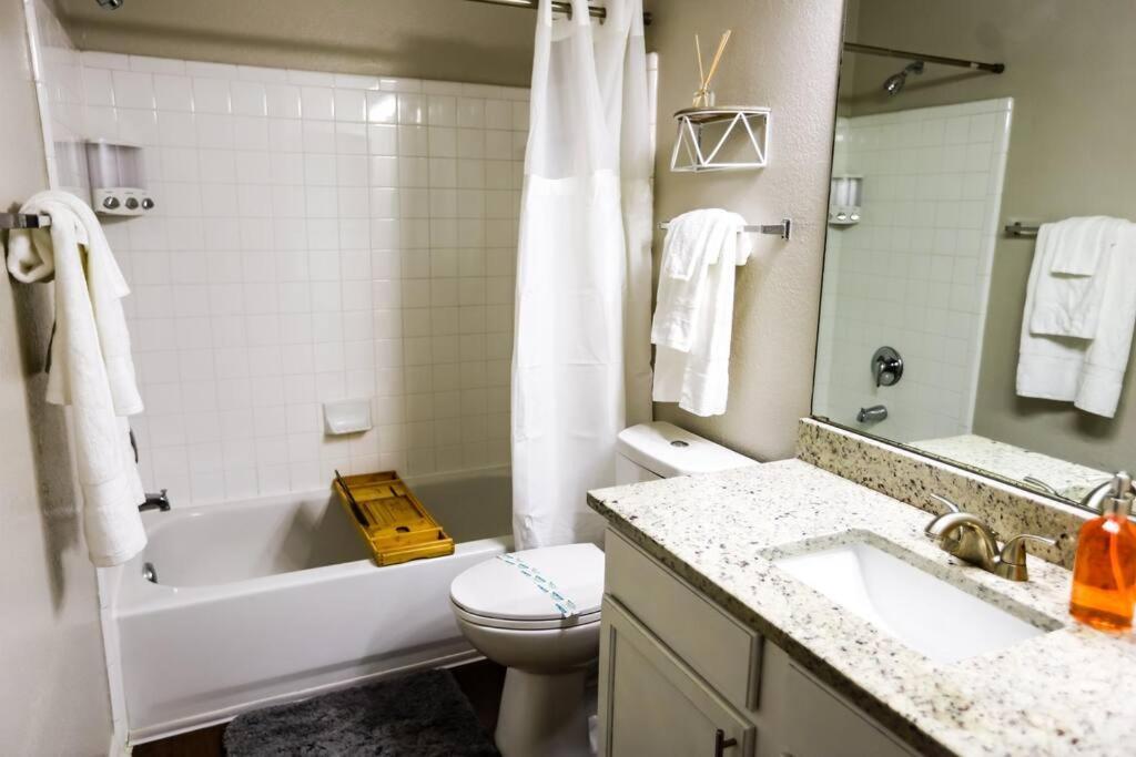 Apartament Lux 2Bd 2Ba Minutes From The Water Pensacola Zewnętrze zdjęcie